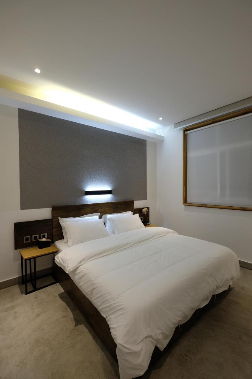 Dali Loft Travelling With Hostel Exterior foto